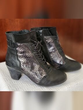 Women's Black Snakeskin-Accent Lace-Up Ankle Boot